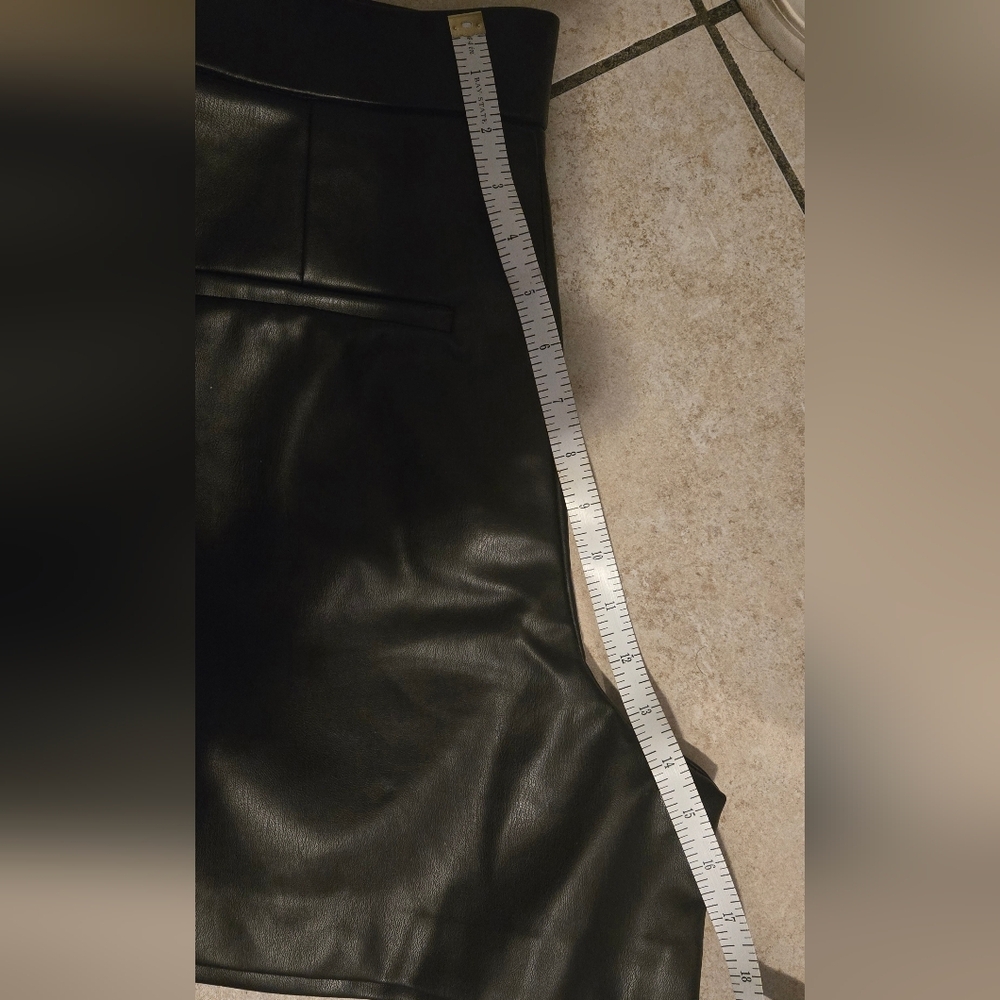 Zara Black Faux Leather Short - Picture 4 of 9